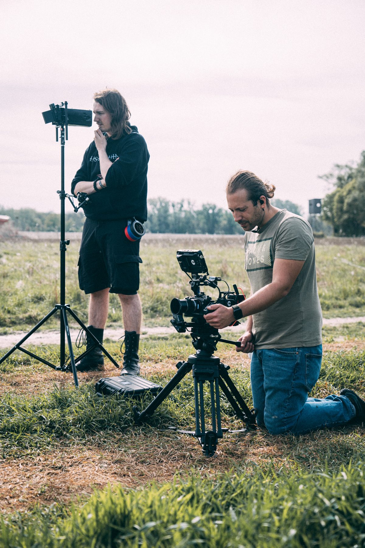 Kamera-Setup bei Dreharbeiten in der Natur