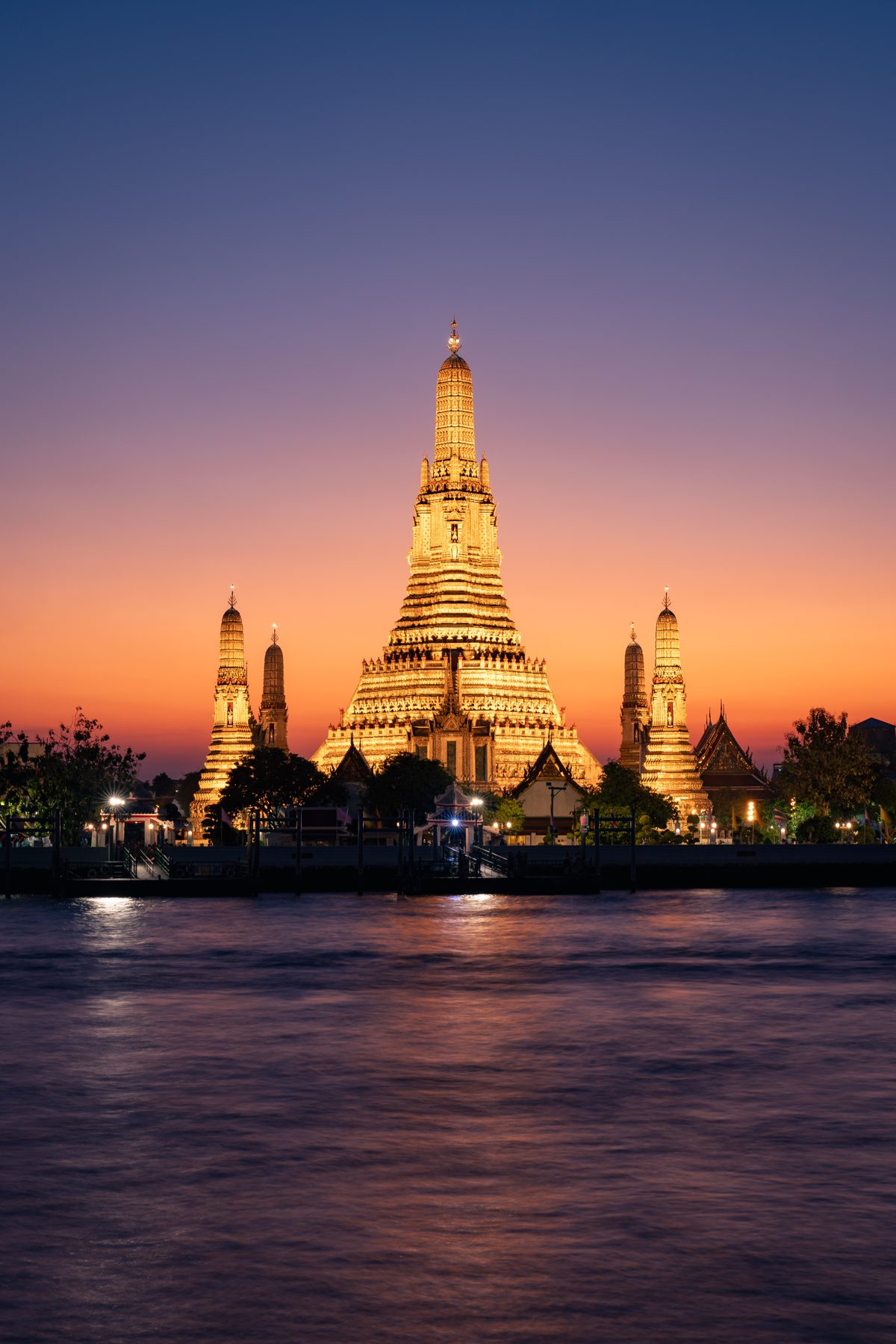 Wat Arun in Bangkok bei Sonnenuntergang
